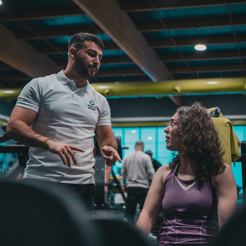 gym trainer with public (2)